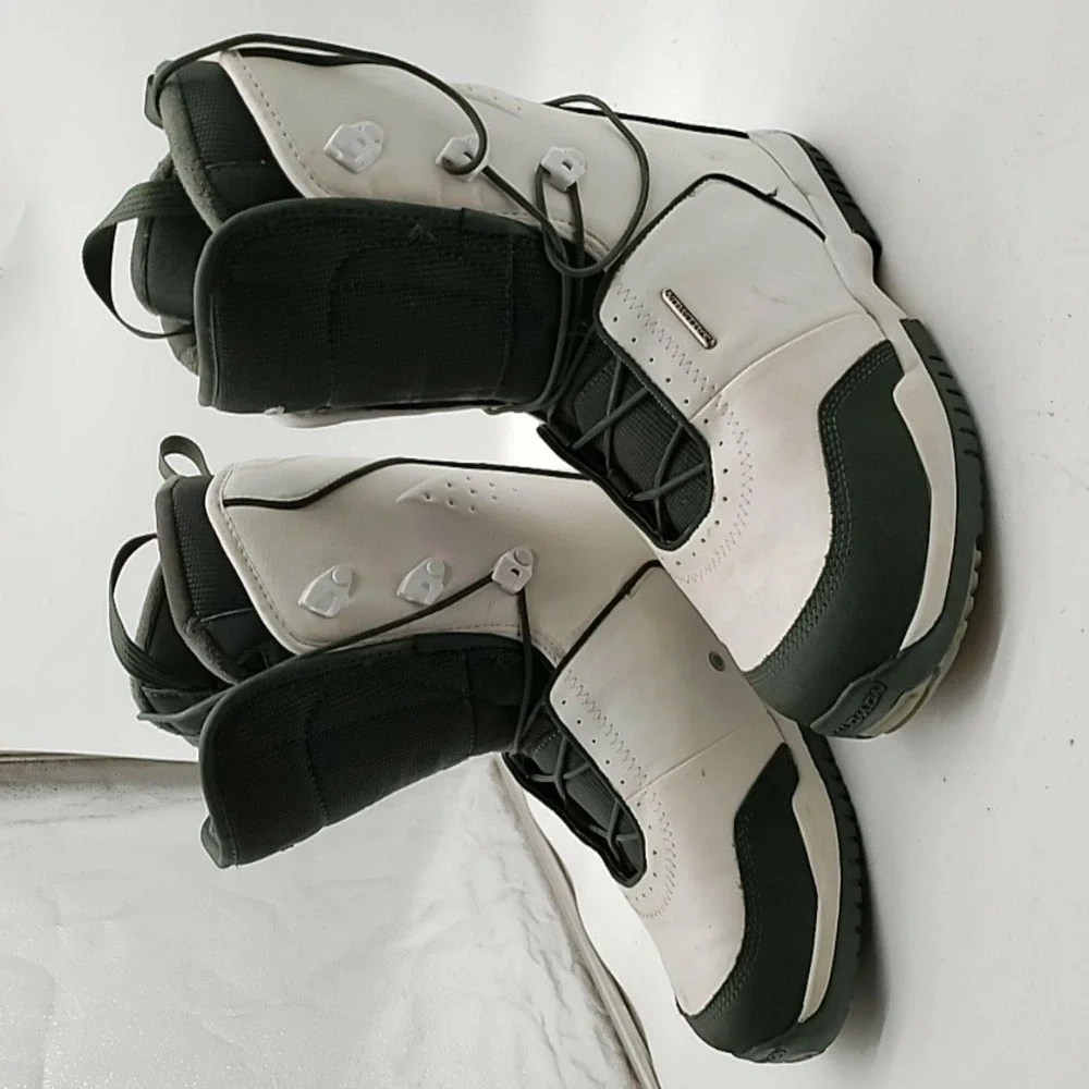 Burton Snowboard Boots Mens 9 White Black Lace Up Rubber Sole Traction Outsole
